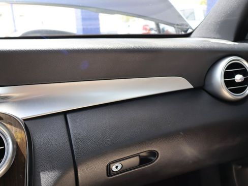 Used 2019 Mercedes-Benz C 300 Sedan image 24