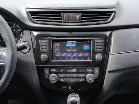 Used 2018 Nissan Rogue SV AWD/4WD image 17