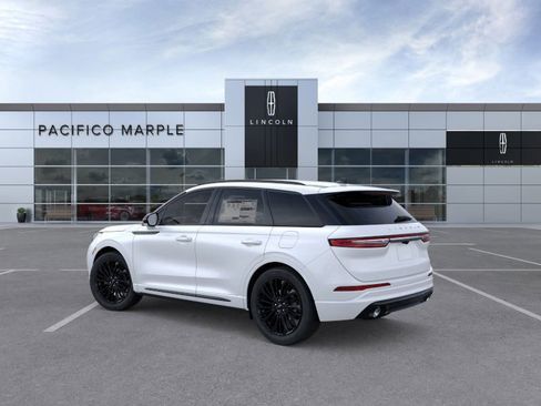 New 2026 Lincoln Corsair Premiere image 4