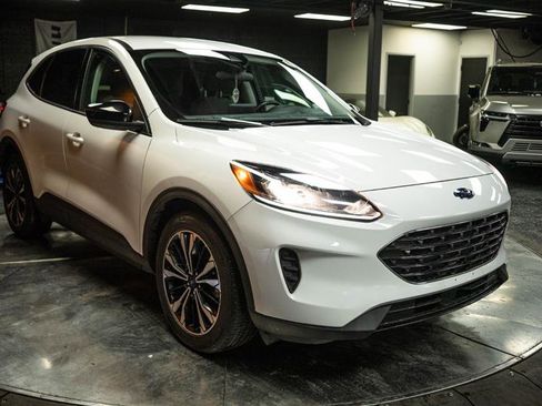 Used 2022 Ford Escape SE w/ SE Sport Appearance Package image 5