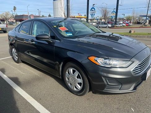 Used 2019 Ford Fusion S image 3