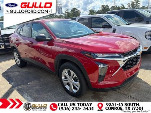 Used 2026 Chevrolet Trax LS FWD image 3