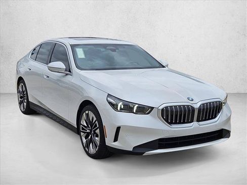 Certified 2026 BMW 530i w/ Premium Package RWD image 3