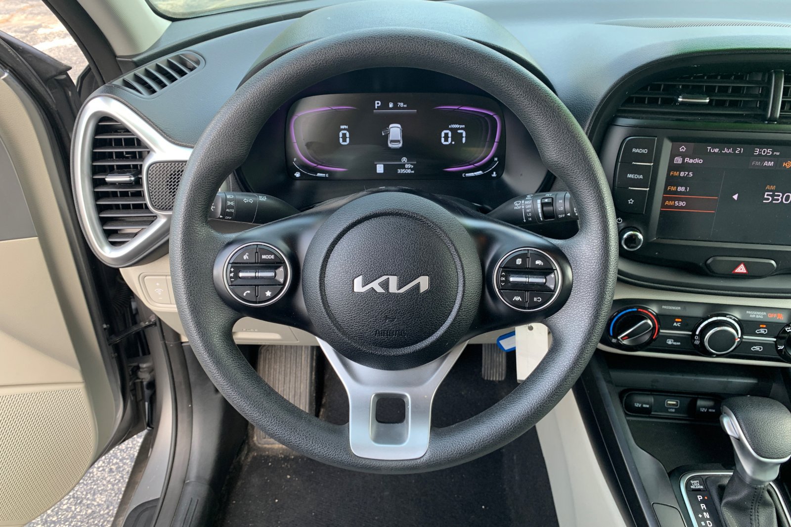 Used 2025 Kia Soul LX w/ LX Technology Package FWD image 26