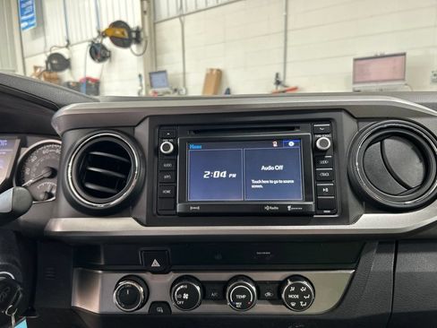 Used 2019 Toyota Tacoma SR5 AWD/4WD image 17