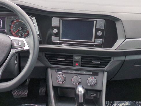 Used 2019 Volkswagen Jetta FWD image 13