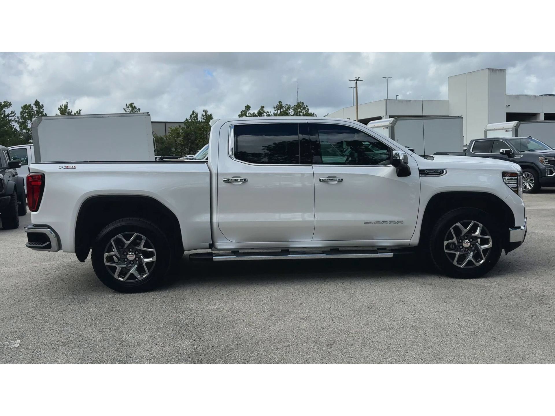 Certified 2023 GMC Sierra 1500 SLT w/ SLT Premium Package AWD/4WD image 9