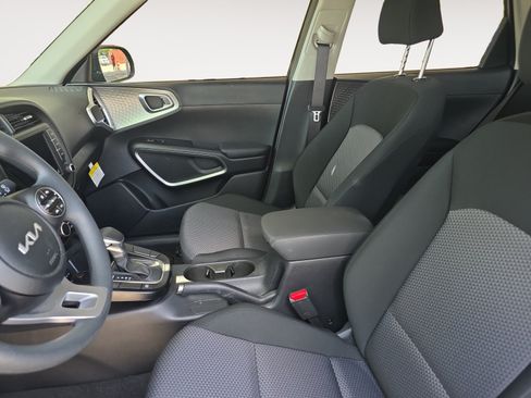 Certified 2025 Kia Soul LX w/ LX Technology Package FWD image 21
