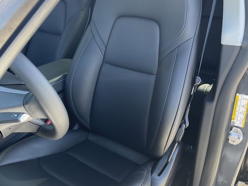 Used 2021 Tesla Model Y Long Range image 6