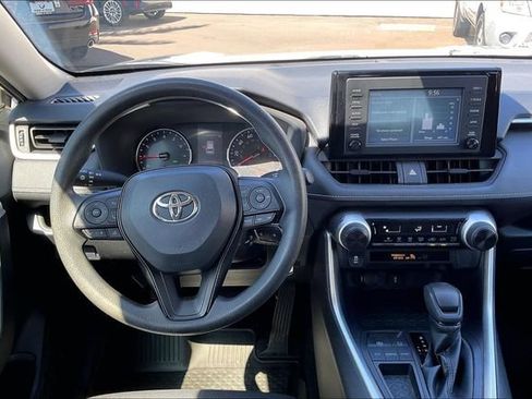 Used 2020 Toyota RAV4 LE FWD image 5