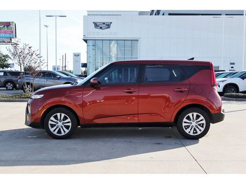 Used 2021 Kia Soul LX image 3