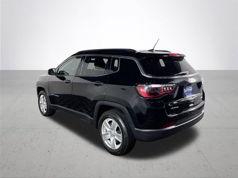 Used 2022 Jeep Compass Latitude w/ Sun and Sound Group AWD/4WD image 8