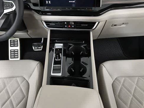 New 2025 Volkswagen Atlas SEL Premium R-Line image 19