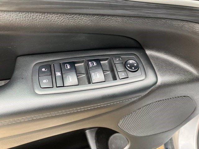 Used 2019 Jeep Grand Cherokee Laredo AWD/4WD image 10