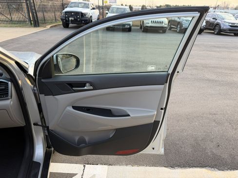 Used 2017 Hyundai Tucson SE image 15