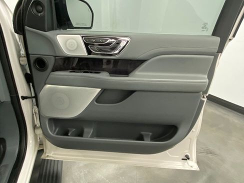 Used 2019 Lincoln Navigator Reserve AWD/4WD image 47