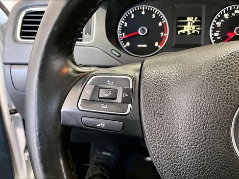 Used 2012 Volkswagen Jetta SE FWD image 11