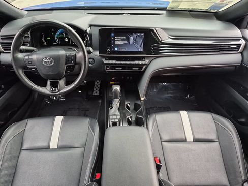 Used 2025 Toyota Camry SE FWD image 12