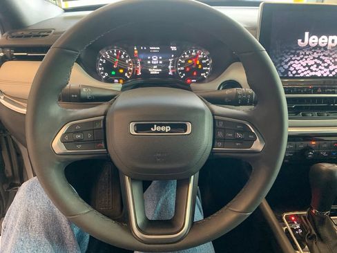 Used 2023 Jeep Compass Limited AWD/4WD image 4