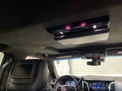 Used 2019 Cadillac Escalade Platinum AWD/4WD image 18