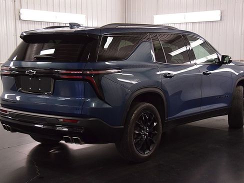 Used 2024 Chevrolet Traverse LT w/ Midnight/Sport Edition AWD/4WD image 7