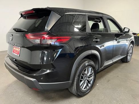 Used 2024 Nissan Rogue S FWD image 3