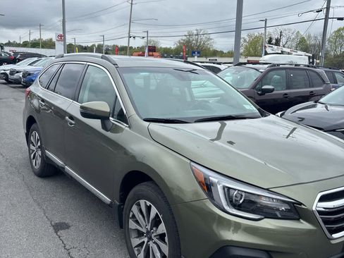 Used 2019 Subaru Outback 3.6R Touring AWD/4WD image 2