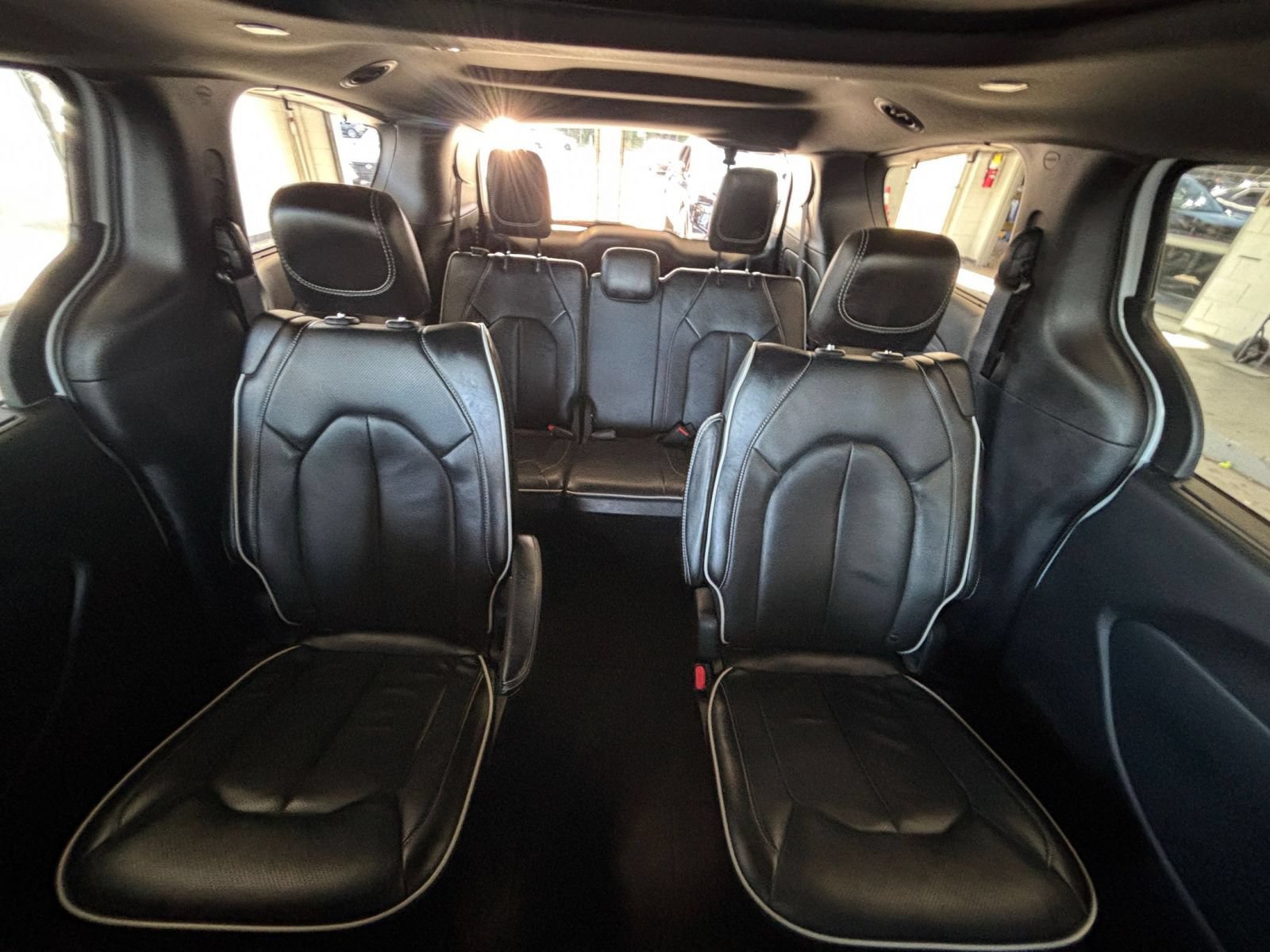 Used 2025 Chrysler Pacifica Limited FWD image 42