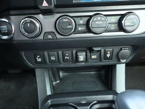 Used 2021 Toyota Tacoma TRD Off-Road w/ Technology Package AWD/4WD image 16