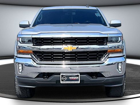 Used 2018 Chevrolet Silverado 1500 LT w/ LT Eassist Package AWD/4WD image 3
