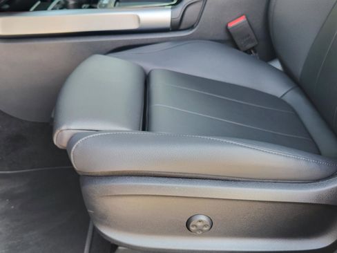 Used 2025 Mercedes-Benz GLB 250 image 16