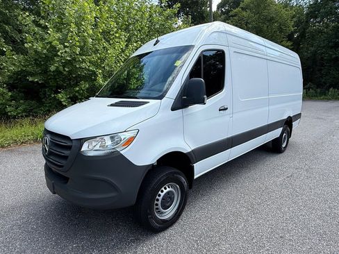 Used 2025 Mercedes-Benz Sprinter 2500 image 2