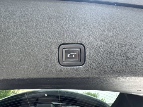 Used 2022 Cadillac XT6 Premium Luxury FWD image 19