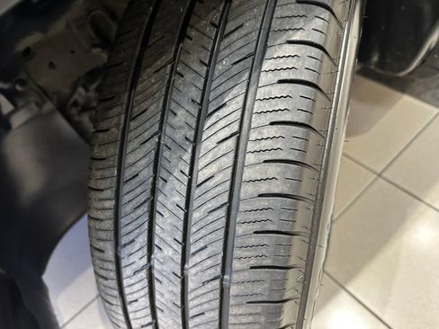 Used 2017 Jeep Cherokee Latitude w/ Cold Weather Group AWD/4WD image 23