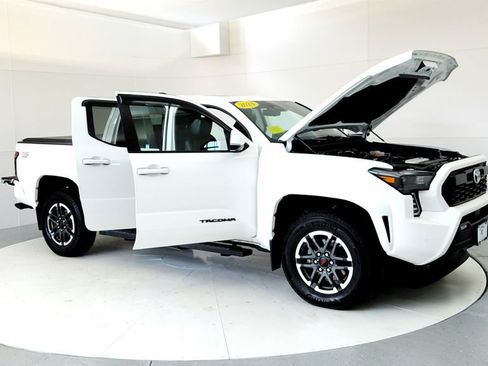 Used 2024 Toyota Tacoma TRD Sport w/ TRD Sport Premium Package AWD/4WD image 12
