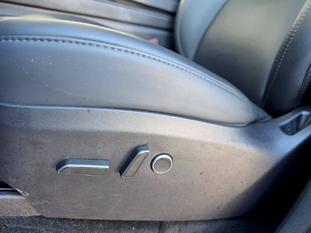 Used 2025 Tesla Model Y Long Range AWD/4WD image 21