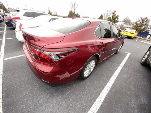 Used 2021 Toyota Camry LE image 7