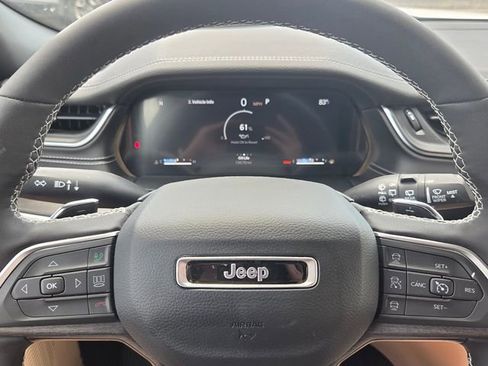 Certified 2024 Jeep Grand Cherokee Limited w/ Luxury Tech Group II AWD/4WD image 25
