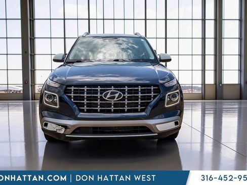 Used 2022 Hyundai Venue Limited FWD image 29