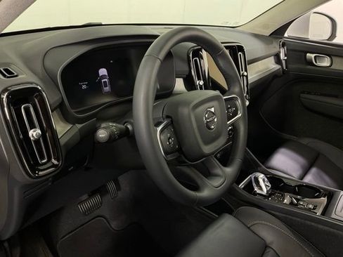 Certified 2024 Volvo XC40 B5 Plus w/ Climate Package image 18