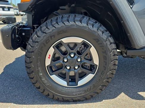 Used 2022 Jeep Wrangler Unlimited Rubicon w/ Steel Bumper Group AWD/4WD image 9