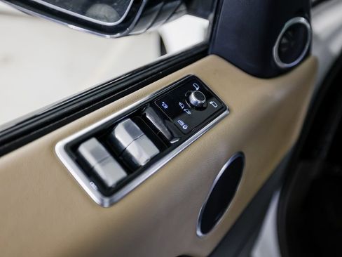 Used 2020 Land Rover Range Rover Sport HSE image 24