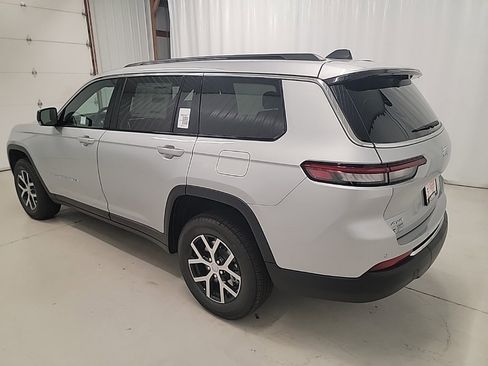 New 2025 Jeep Grand Cherokee L Limited w/ Luxury Tech Group II image 3