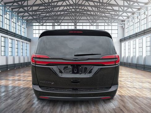 New 2026 Chrysler Pacifica Select w/ S Appearance Package image 5