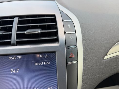Used 2020 Lincoln MKZ FWD image 25