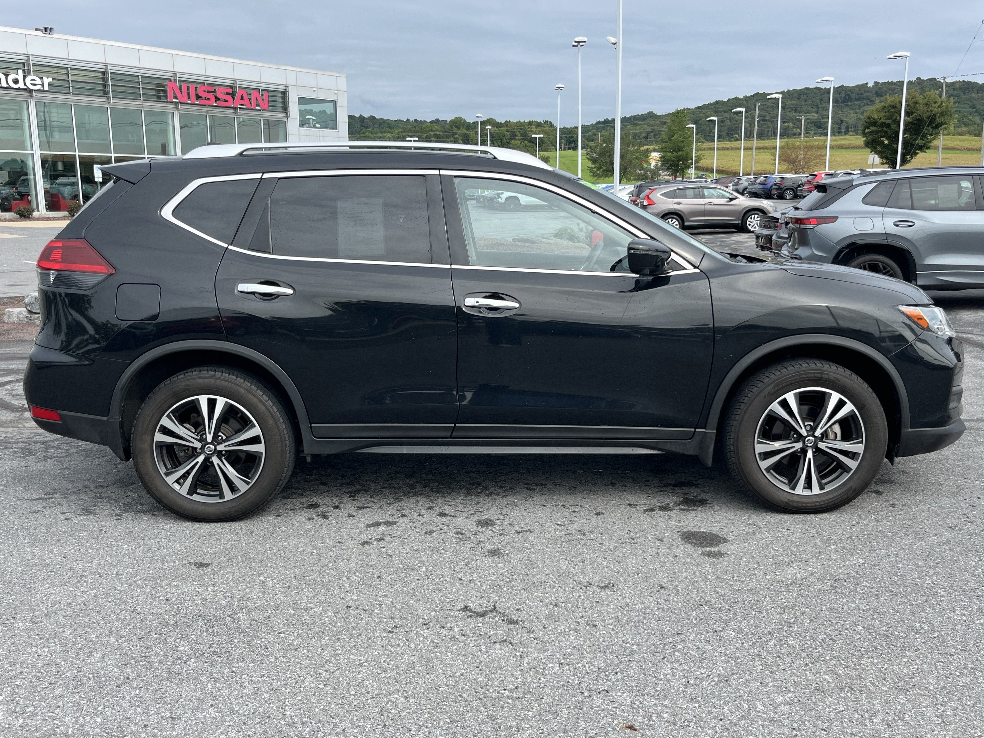 Used 2019 Nissan Rogue SV w/ Premium Package AWD/4WD image 2
