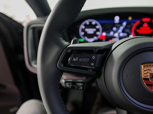 New 2026 Porsche Cayenne Coupe AWD/4WD image 17