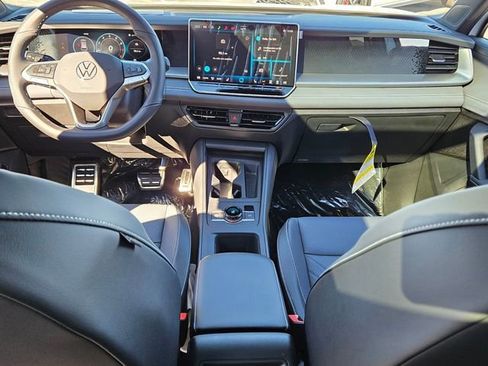 New 2026 Volkswagen Tiguan SE R-Line image 8