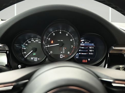 Certified 2023 Porsche Macan AWD/4WD image 19