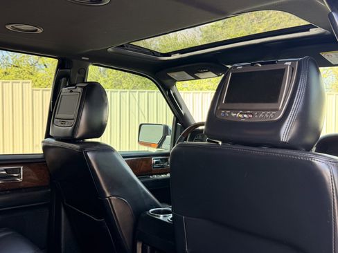 Used 2015 Lincoln Navigator 4WD image 21